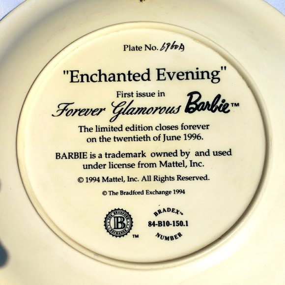 Multiple Collectable Barbie porcelain plates - Picture 6 of 16